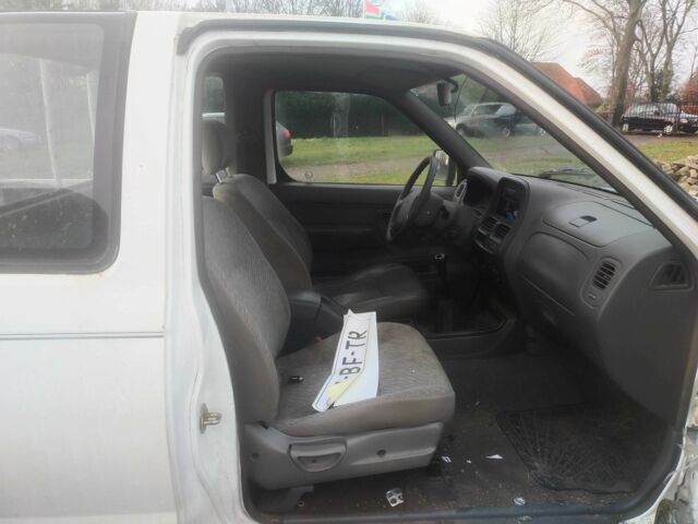 Белый Ниссан Кинг Каб, объемом двигателя 2.5 л и пробегом 256 тыс. км за 5365 $, фото 7 на Automoto.ua