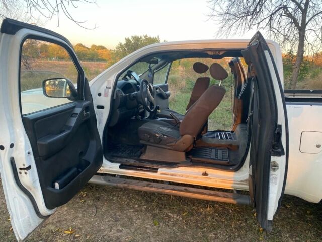 Білий Ніссан Кінг Каб, об'ємом двигуна 2.5 л та пробігом 240 тис. км за 5600 $, фото 3 на Automoto.ua