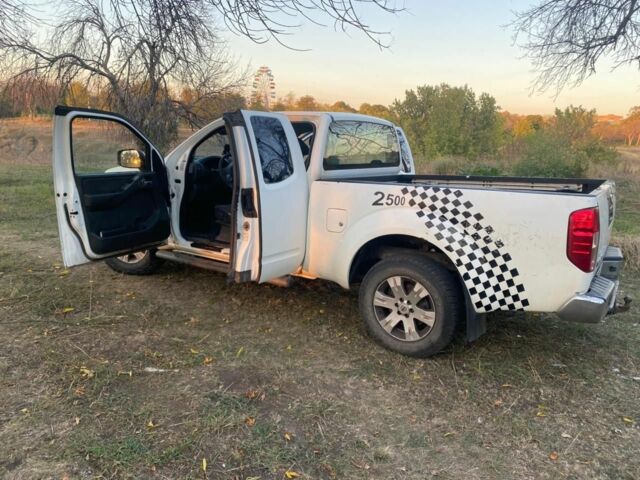 Білий Ніссан Кінг Каб, об'ємом двигуна 2.5 л та пробігом 240 тис. км за 5600 $, фото 4 на Automoto.ua