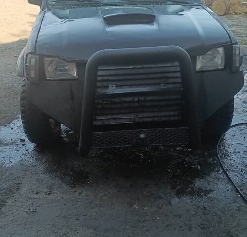 Чорний Ніссан Кінг Каб, об'ємом двигуна 2.5 л та пробігом 300 тис. км за 3738 $, фото 1 на Automoto.ua