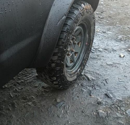 Чорний Ніссан Кінг Каб, об'ємом двигуна 2.5 л та пробігом 300 тис. км за 3738 $, фото 3 на Automoto.ua