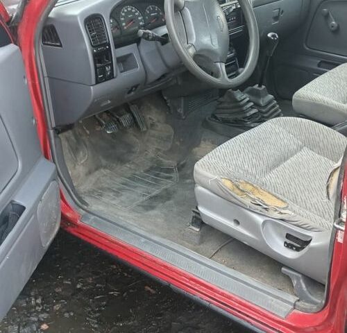 Чорний Ніссан Кінг Каб, об'ємом двигуна 2.5 л та пробігом 300 тис. км за 3738 $, фото 4 на Automoto.ua