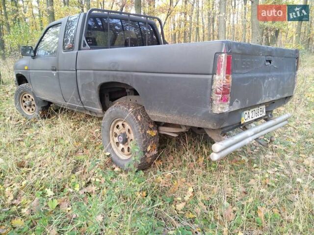 Красный Ниссан Кинг Каб, объемом двигателя 2.4 л и пробегом 400 тыс. км за 6000 $, фото 8 на Automoto.ua