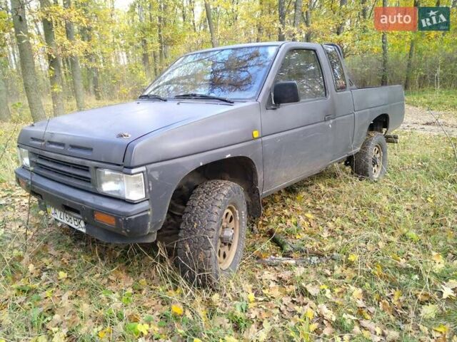 Красный Ниссан Кинг Каб, объемом двигателя 2.4 л и пробегом 400 тыс. км за 6000 $, фото 1 на Automoto.ua