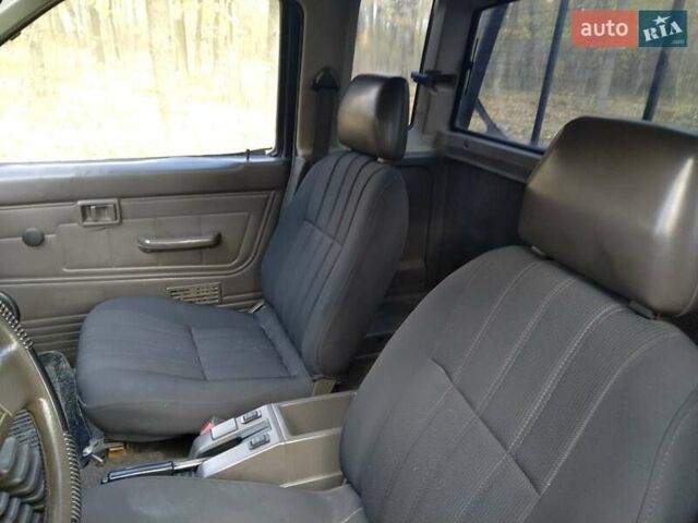 Красный Ниссан Кинг Каб, объемом двигателя 2.4 л и пробегом 400 тыс. км за 6000 $, фото 10 на Automoto.ua