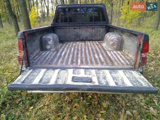 Красный Ниссан Кинг Каб, объемом двигателя 2.4 л и пробегом 400 тыс. км за 6000 $, фото 6 на Automoto.ua
