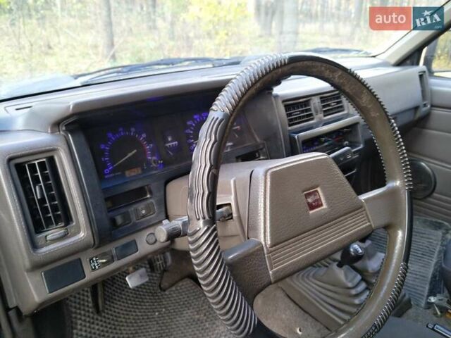 Красный Ниссан Кинг Каб, объемом двигателя 2.4 л и пробегом 400 тыс. км за 6000 $, фото 9 на Automoto.ua