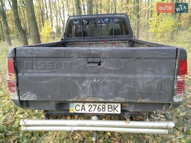 Красный Ниссан Кинг Каб, объемом двигателя 2.4 л и пробегом 400 тыс. км за 6000 $, фото 5 на Automoto.ua