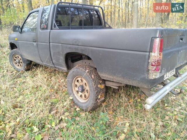 Красный Ниссан Кинг Каб, объемом двигателя 2.4 л и пробегом 400 тыс. км за 6000 $, фото 7 на Automoto.ua