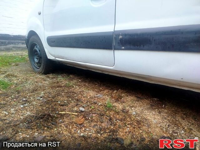 Белый Ниссан Кубистар, объемом двигателя 1.5 л и пробегом 400 тыс. км за 1900 $, фото 4 на Automoto.ua