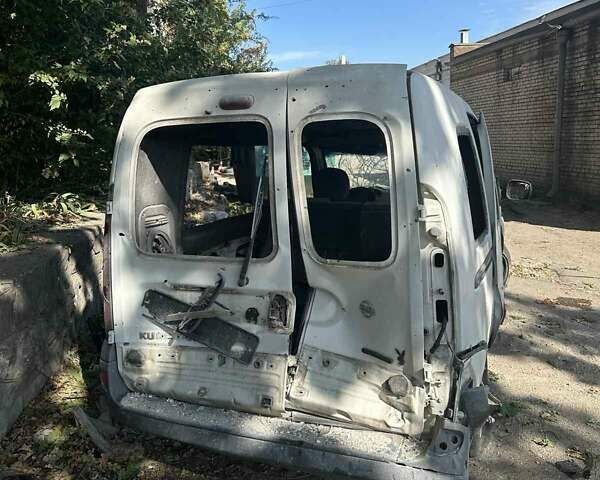 Белый Ниссан Кубистар, объемом двигателя 1.5 л и пробегом 300 тыс. км за 1500 $, фото 2 на Automoto.ua