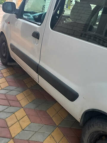 Белый Ниссан Кубистар, объемом двигателя 1.46 л и пробегом 247 тыс. км за 5000 $, фото 2 на Automoto.ua