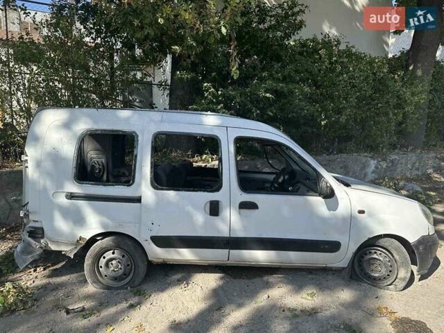 Белый Ниссан Кубистар, объемом двигателя 1.5 л и пробегом 300 тыс. км за 1500 $, фото 1 на Automoto.ua