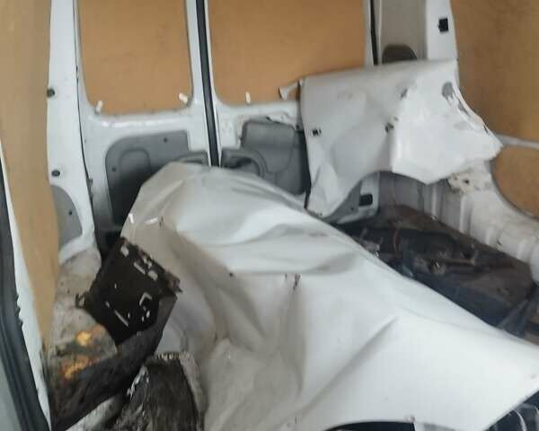 Белый Ниссан Кубистар, объемом двигателя 1.46 л и пробегом 180 тыс. км за 800 $, фото 3 на Automoto.ua