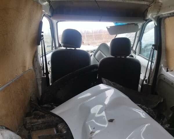 Белый Ниссан Кубистар, объемом двигателя 1.46 л и пробегом 180 тыс. км за 800 $, фото 4 на Automoto.ua