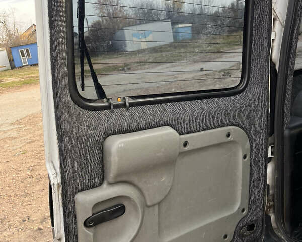 Белый Ниссан Кубистар, объемом двигателя 1.5 л и пробегом 200 тыс. км за 4600 $, фото 8 на Automoto.ua