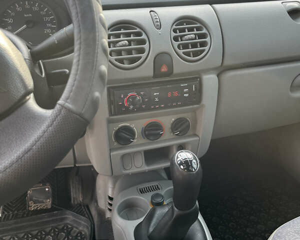 Белый Ниссан Кубистар, объемом двигателя 1.5 л и пробегом 200 тыс. км за 4600 $, фото 4 на Automoto.ua