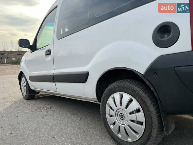 Белый Ниссан Кубистар, объемом двигателя 1.5 л и пробегом 200 тыс. км за 4600 $, фото 10 на Automoto.ua