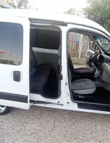 Белый Ниссан Кубистар, объемом двигателя 1.46 л и пробегом 400 тыс. км за 3100 $, фото 11 на Automoto.ua