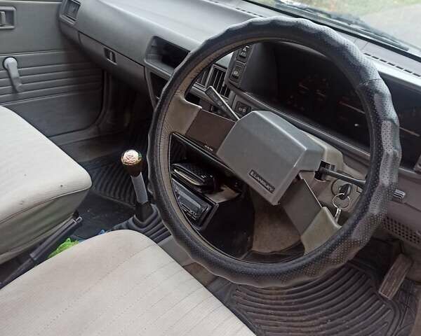 Серый Ниссан Лэнгли, объемом двигателя 0 л и пробегом 160 тыс. км за 1500 $, фото 2 на Automoto.ua