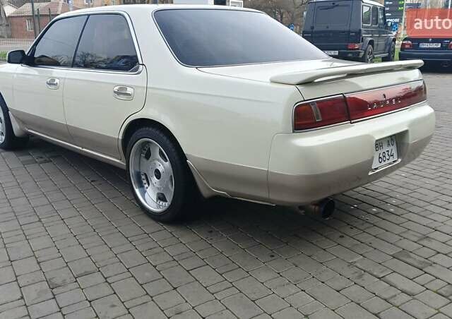 Белый Ниссан Лаурел, объемом двигателя 2 л и пробегом 353 тыс. км за 5000 $, фото 1 на Automoto.ua