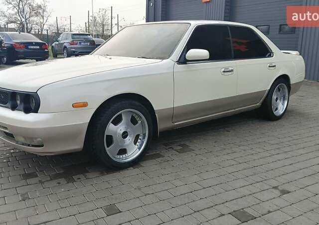 Белый Ниссан Лаурел, объемом двигателя 2 л и пробегом 353 тыс. км за 5000 $, фото 2 на Automoto.ua