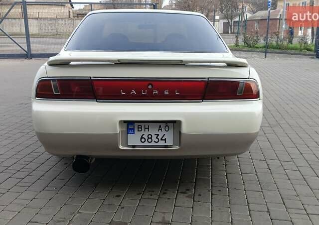 Белый Ниссан Лаурел, объемом двигателя 2 л и пробегом 353 тыс. км за 5000 $, фото 5 на Automoto.ua