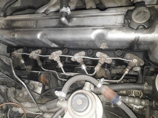 Красный Ниссан Лаурел, объемом двигателя 2.8 л и пробегом 500 тыс. км за 1300 $, фото 7 на Automoto.ua