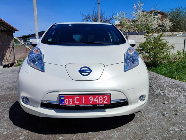 Белый Ниссан Лиф, объемом двигателя 0 л и пробегом 107 тыс. км за 10300 $, фото 5 на Automoto.ua