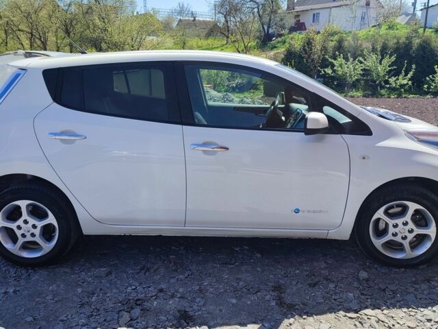 Белый Ниссан Лиф, объемом двигателя 0 л и пробегом 107 тыс. км за 10300 $, фото 10 на Automoto.ua