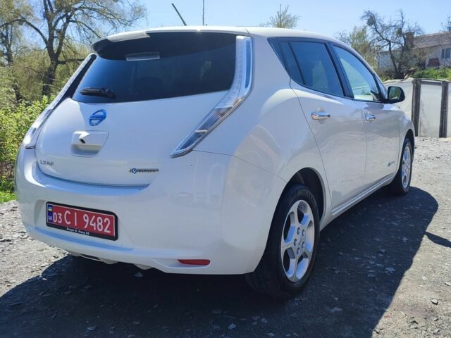 Белый Ниссан Лиф, объемом двигателя 0 л и пробегом 107 тыс. км за 10300 $, фото 6 на Automoto.ua