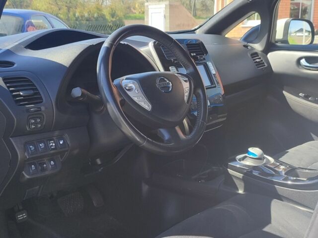 Белый Ниссан Лиф, объемом двигателя 0 л и пробегом 107 тыс. км за 10300 $, фото 3 на Automoto.ua