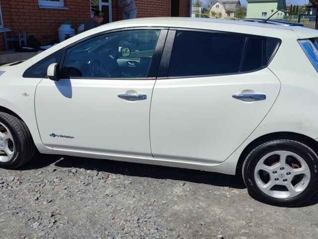 Белый Ниссан Лиф, объемом двигателя 0 л и пробегом 107 тыс. км за 10300 $, фото 9 на Automoto.ua