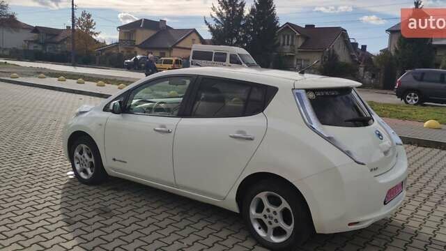 Ниссан Лиф 2011 в Ивано-Франковске на Automoto.ua Белый Ниссан Лиф, объемом двигателя 0 л и пробегом 117 тыс. км за 4600 $, фото 22 на Automoto.ua