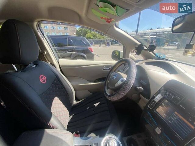 Белый Ниссан Лиф, объемом двигателя 0 л и пробегом 160 тыс. км за 6500 $, фото 9 на Automoto.ua