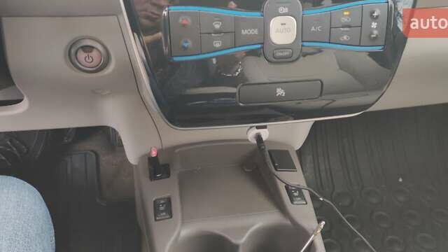 Ниссан Лиф 2011 в Ивано-Франковске на Automoto.ua Белый Ниссан Лиф, объемом двигателя 0 л и пробегом 117 тыс. км за 4600 $, фото 15 на Automoto.ua