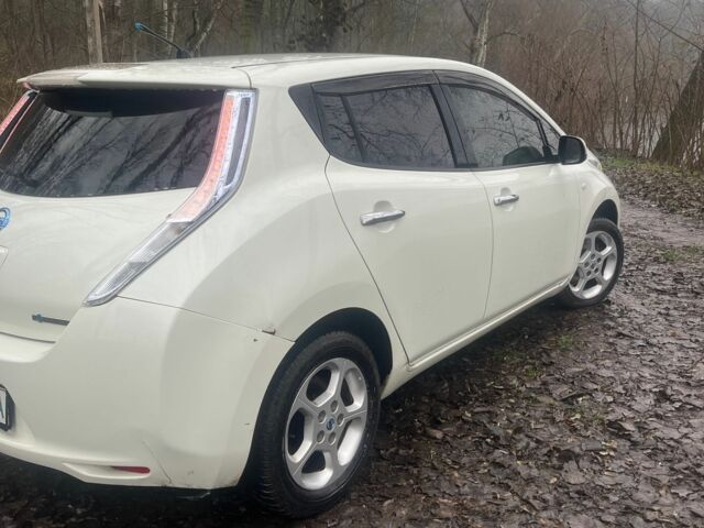 Белый Ниссан Лиф, объемом двигателя 0 л и пробегом 150 тыс. км за 3500 $, фото 5 на Automoto.ua