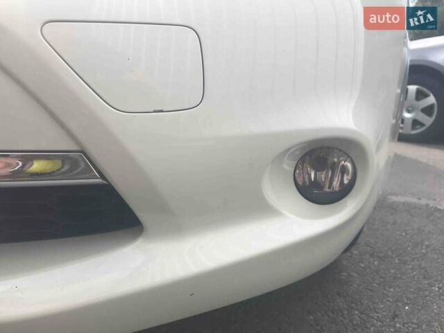 Белый Ниссан Лиф, объемом двигателя 0 л и пробегом 99 тыс. км за 8080 $, фото 1 на Automoto.ua