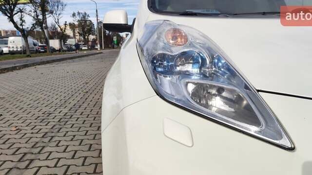 Ниссан Лиф 2011 в Ивано-Франковске на Automoto.ua Белый Ниссан Лиф, объемом двигателя 0 л и пробегом 117 тыс. км за 4600 $, фото 20 на Automoto.ua