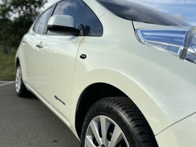 Белый Ниссан Лиф, объемом двигателя 0 л и пробегом 134 тыс. км за 4300 $, фото 12 на Automoto.ua