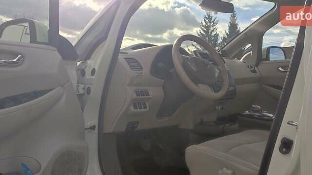 Ниссан Лиф 2011 в Ивано-Франковске на Automoto.ua Белый Ниссан Лиф, объемом двигателя 0 л и пробегом 117 тыс. км за 4600 $, фото 13 на Automoto.ua