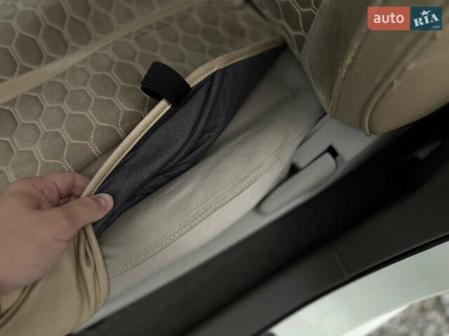 Белый Ниссан Лиф, объемом двигателя 0 л и пробегом 160 тыс. км за 10599 $, фото 5 на Automoto.ua