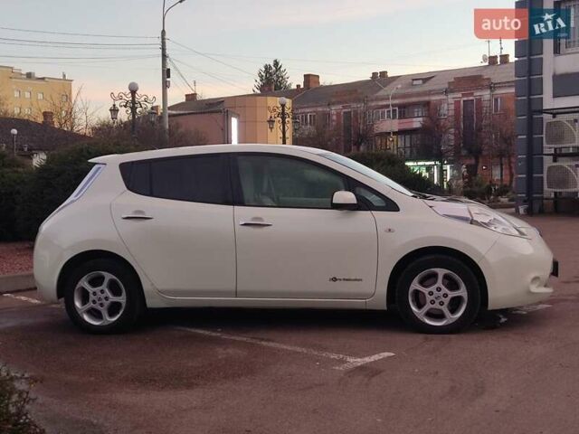 Белый Ниссан Лиф, объемом двигателя 0 л и пробегом 142 тыс. км за 5599 $, фото 7 на Automoto.ua