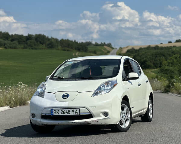 Белый Ниссан Лиф, объемом двигателя 0 л и пробегом 170 тыс. км за 4000 $, фото 1 на Automoto.ua