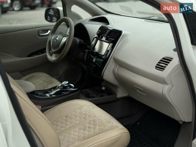 Белый Ниссан Лиф, объемом двигателя 0 л и пробегом 160 тыс. км за 10599 $, фото 8 на Automoto.ua