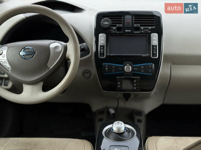 Белый Ниссан Лиф, объемом двигателя 0 л и пробегом 160 тыс. км за 10599 $, фото 7 на Automoto.ua