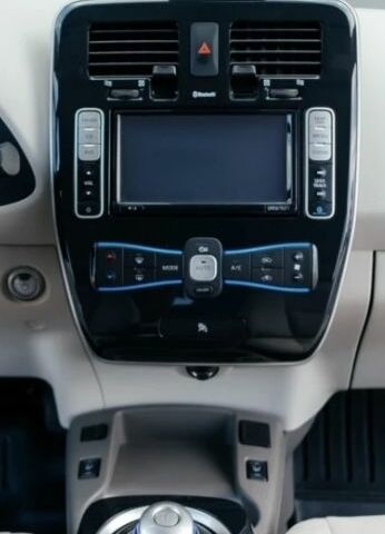 Белый Ниссан Лиф, объемом двигателя 0 л и пробегом 134 тыс. км за 4300 $, фото 19 на Automoto.ua