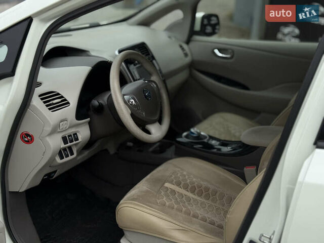 Белый Ниссан Лиф, объемом двигателя 0 л и пробегом 160 тыс. км за 10599 $, фото 4 на Automoto.ua