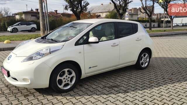 Ниссан Лиф 2011 в Ивано-Франковске на Automoto.ua Белый Ниссан Лиф, объемом двигателя 0 л и пробегом 117 тыс. км за 4600 $, фото 7 на Automoto.ua