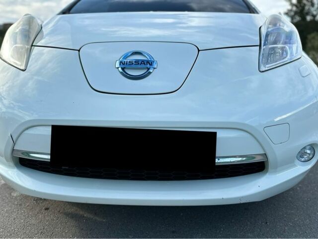 Белый Ниссан Лиф, объемом двигателя 0 л и пробегом 134 тыс. км за 4300 $, фото 14 на Automoto.ua